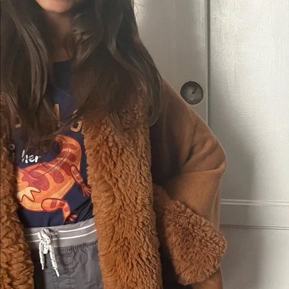 Brown teddy cape - Picture 3 of 7